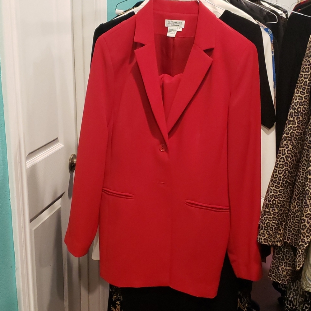 DUE per DUE Women's Suit Set (Blazer/Skirt) Red